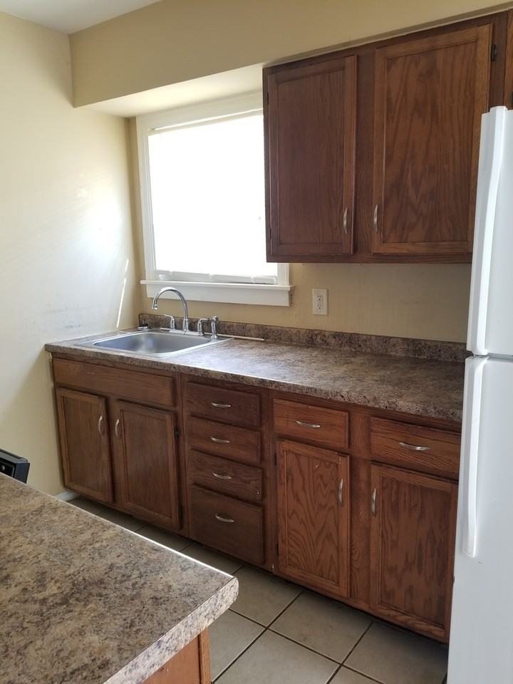 1936 Sundale Ave - Photo 7 of 9