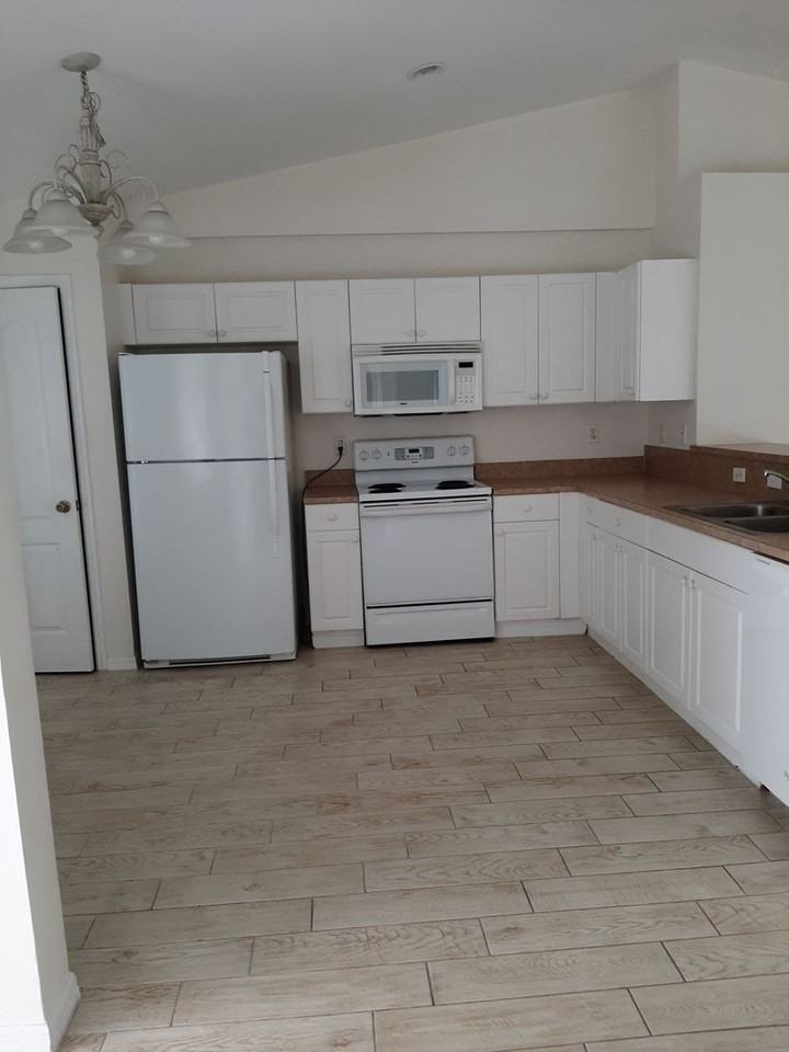 1302 Nw Juanita Pl - Photo 2 of 18
