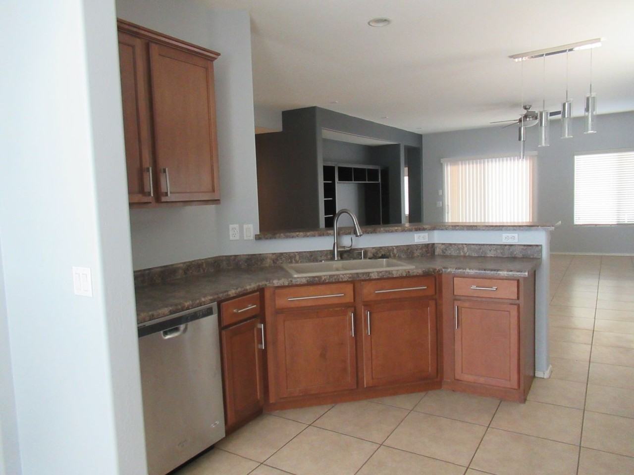 10784 W Washington St - Photo 4 of 25