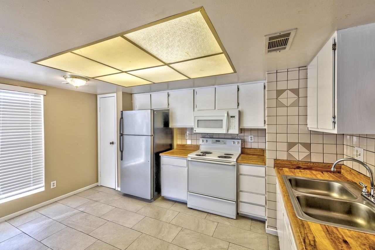 2981 Country Manor Ln #123 - Photo 4 of 16