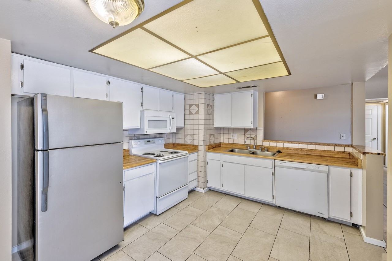 2981 Country Manor Ln #123 - Photo 5 of 16
