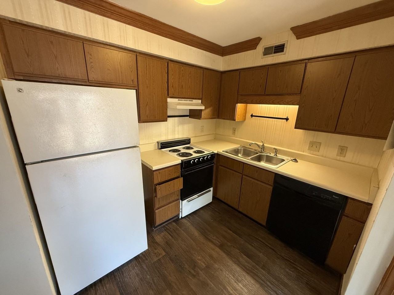 3603 Helix Ct - Photo 3 of 12