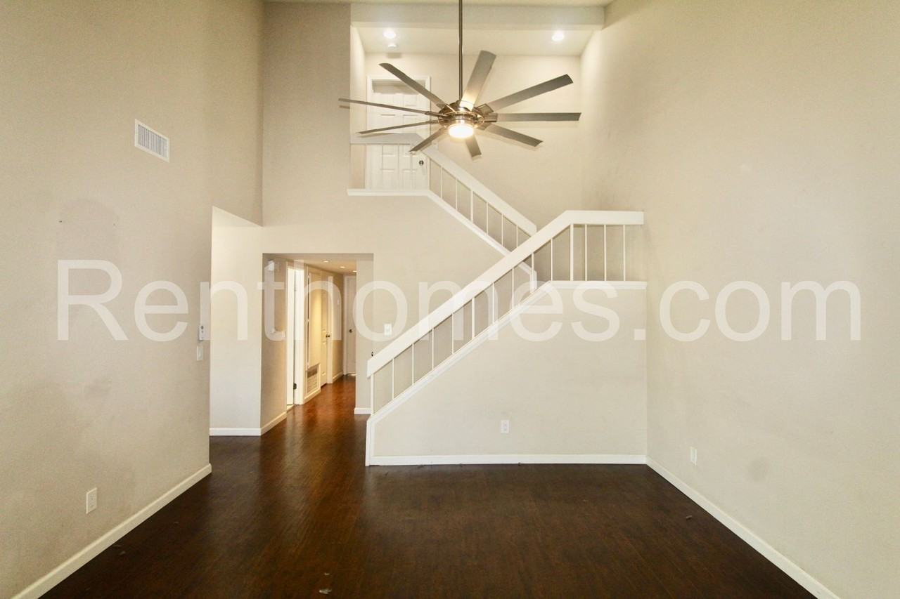 2310 Ladlehill Dr - Photo 4 of 21