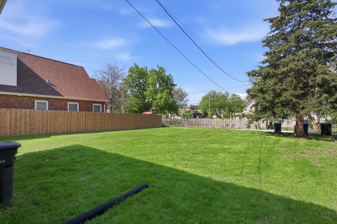 1536 35th St - Photo 5 of 25