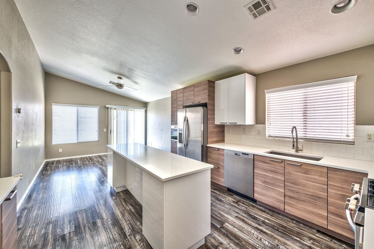 4982 Perrone Ave - Photo 6 of 14