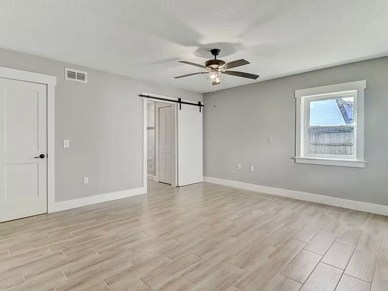 841A Mary St - Photo 6 of 10