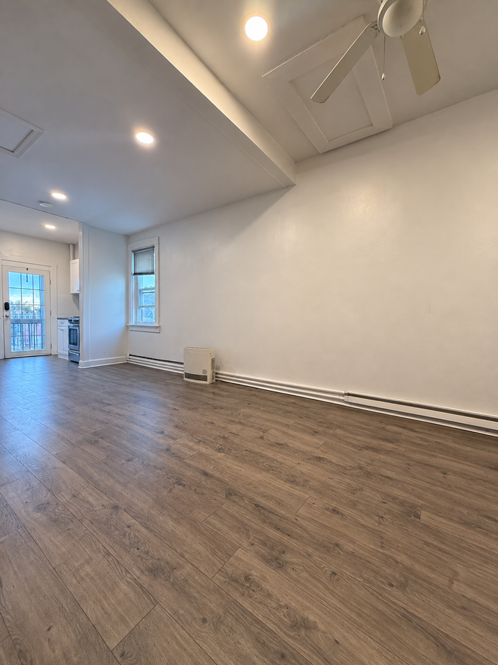 322 W James St - Photo 3 of 17