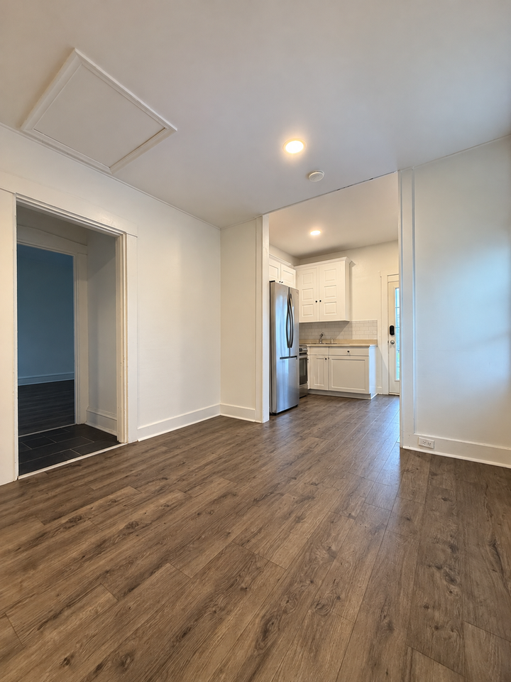 322 W James St - Photo 4 of 17