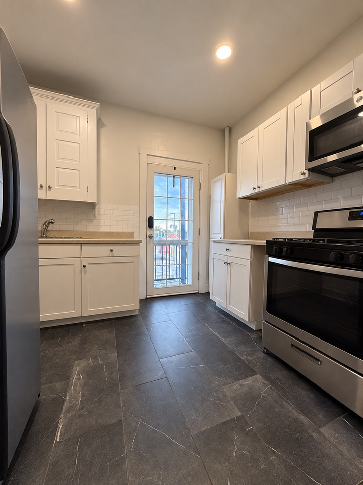 322 W James St - Photo 5 of 17
