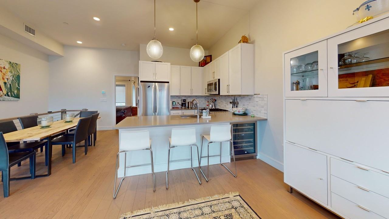 65 Meridian St - Photo 4 of 10