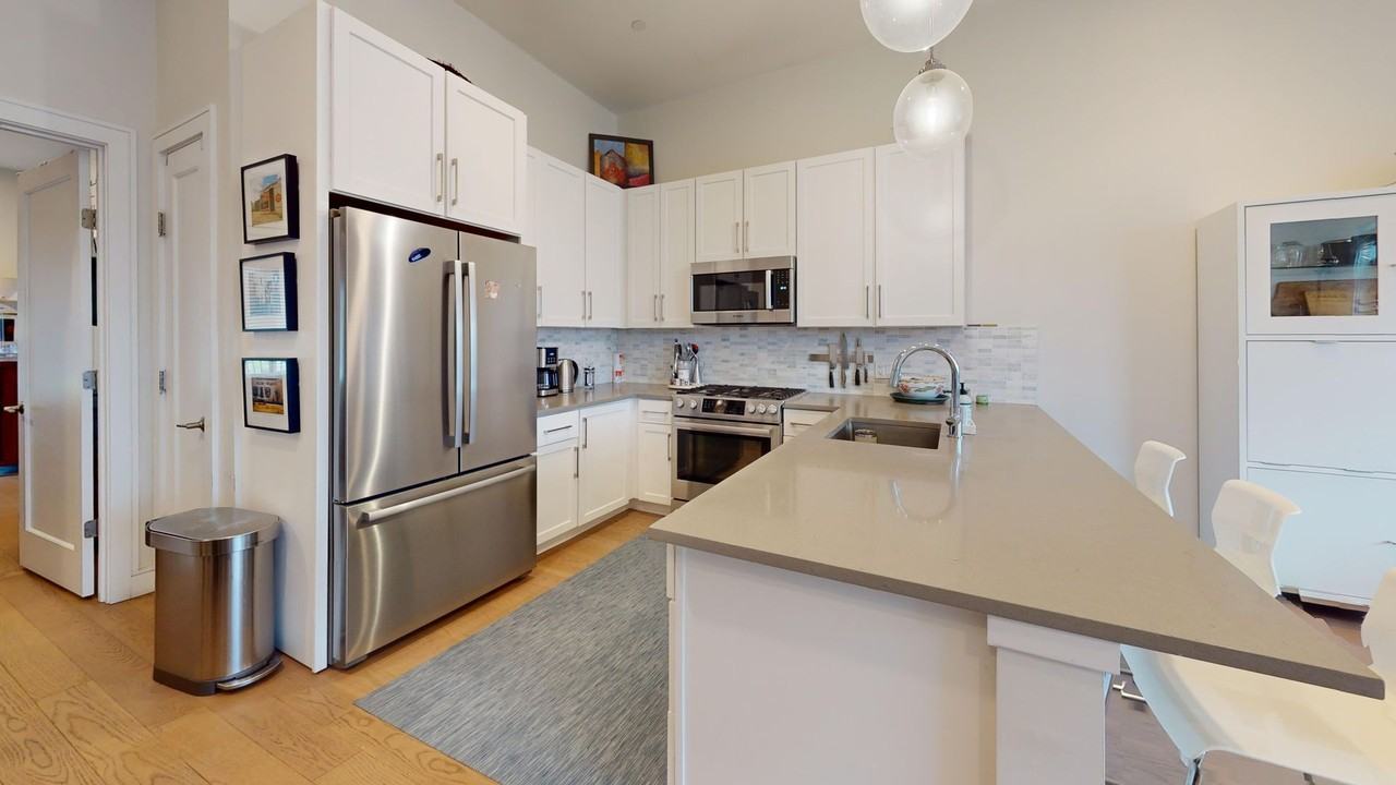 65 Meridian St - Photo 5 of 10
