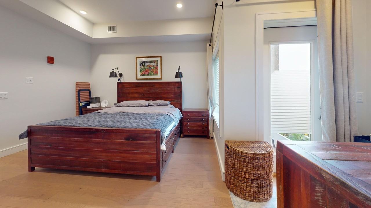 65 Meridian St - Photo 6 of 10
