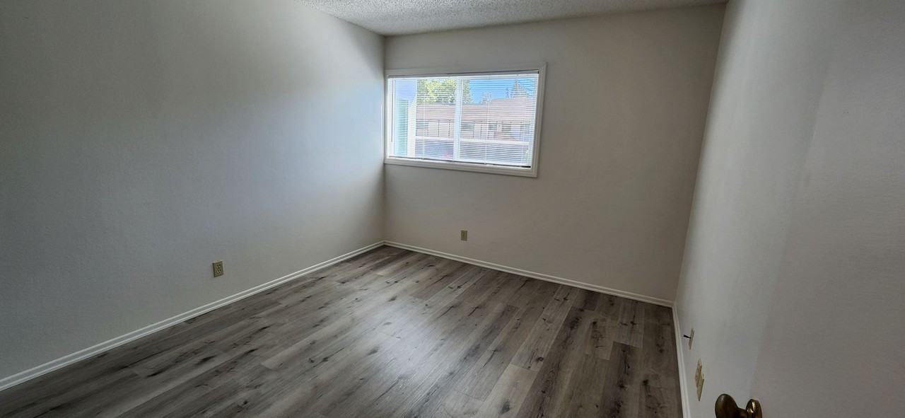 310 5th St - Photo 6 of 8