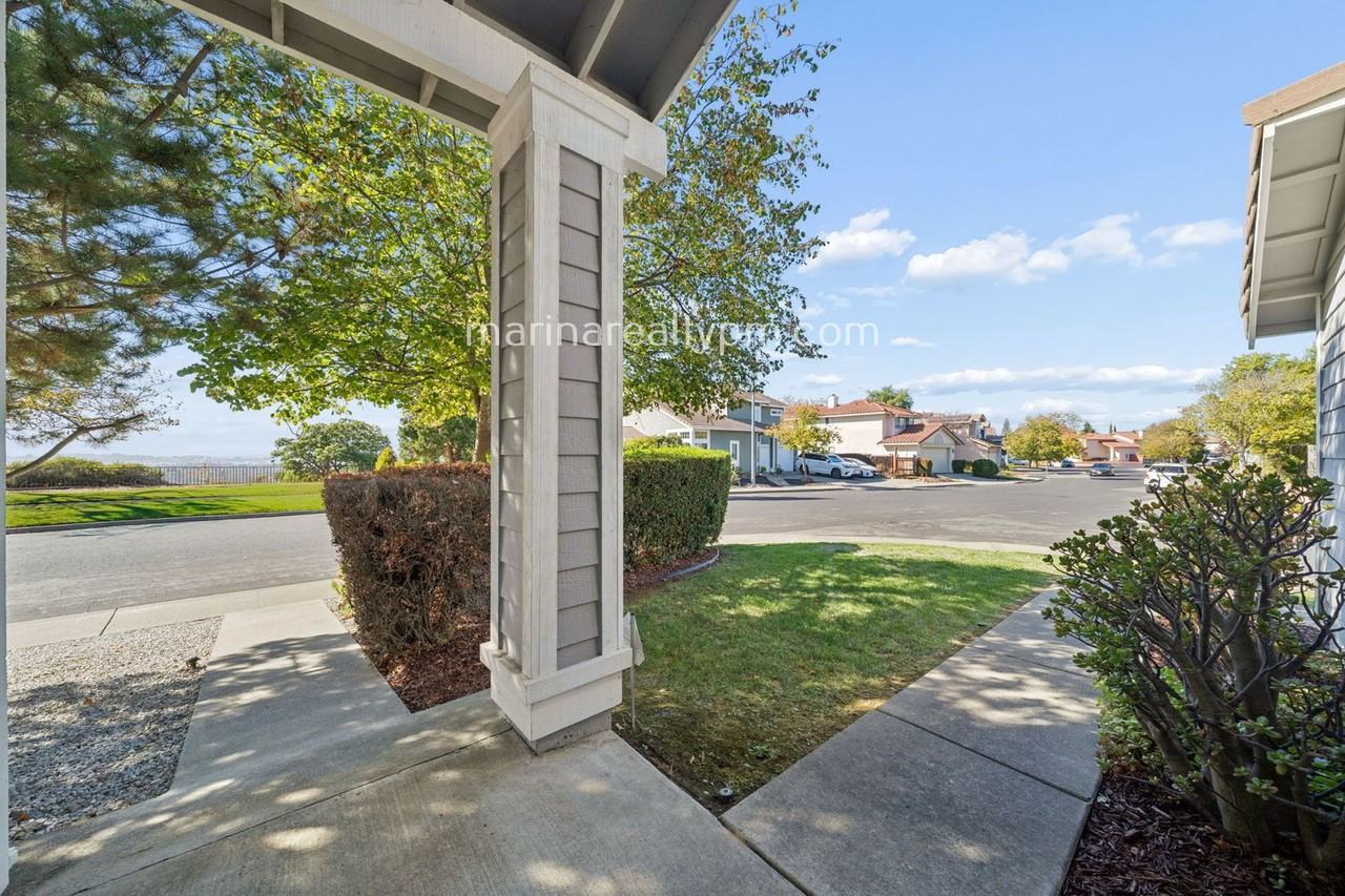 103 Bolton Way - Photo 5 of 50