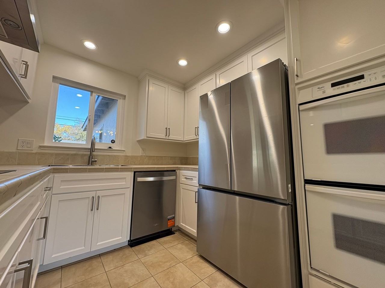 927 Wren Dr - Photo 3 of 28