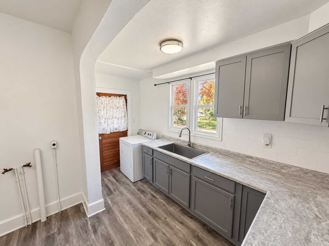 609 Plymouth St - Photo 3 of 8