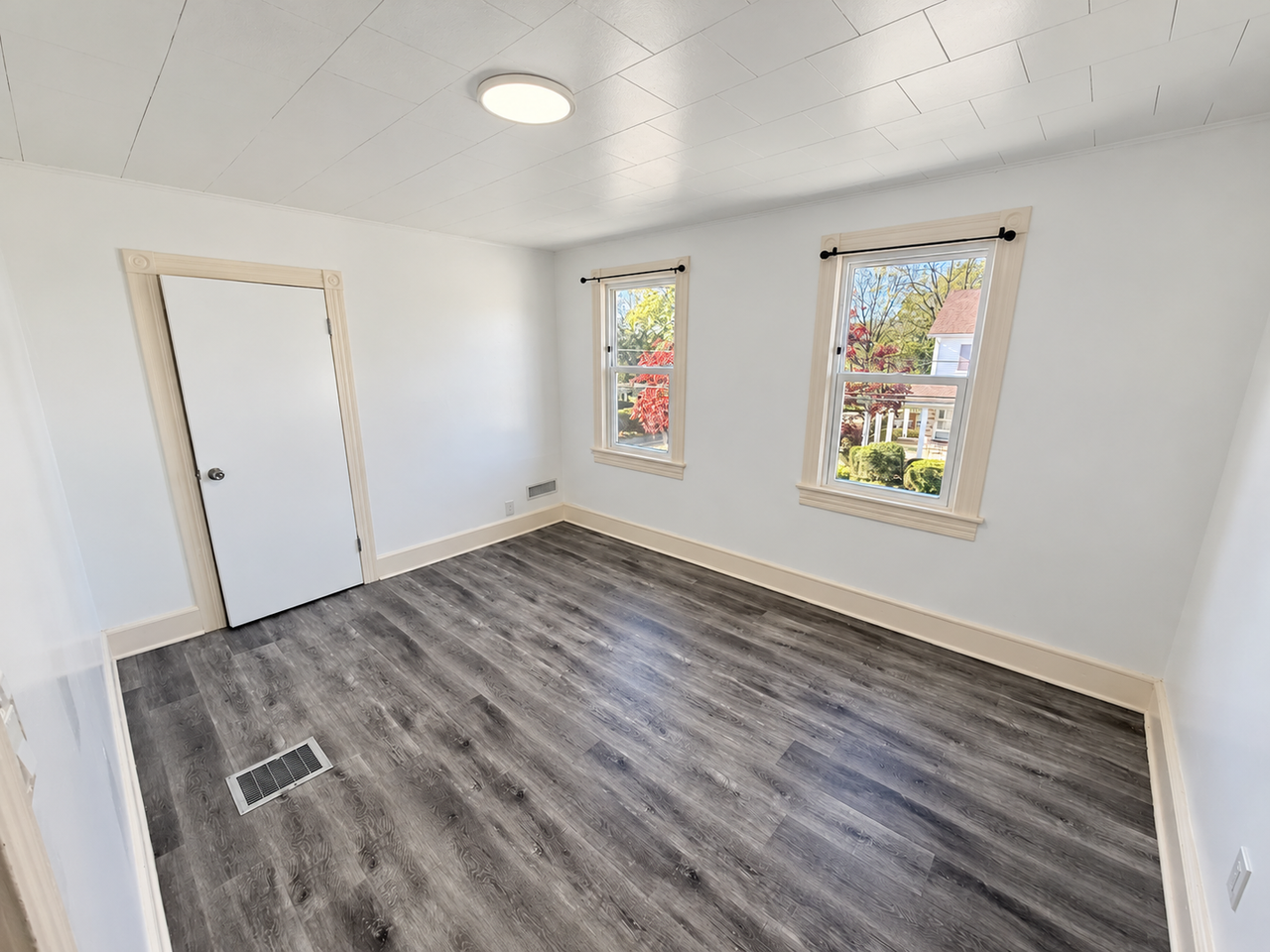 609 Plymouth St - Photo 5 of 8