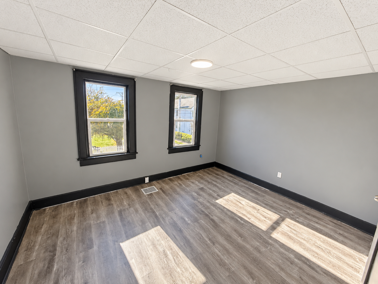 609 Plymouth St - Photo 7 of 8