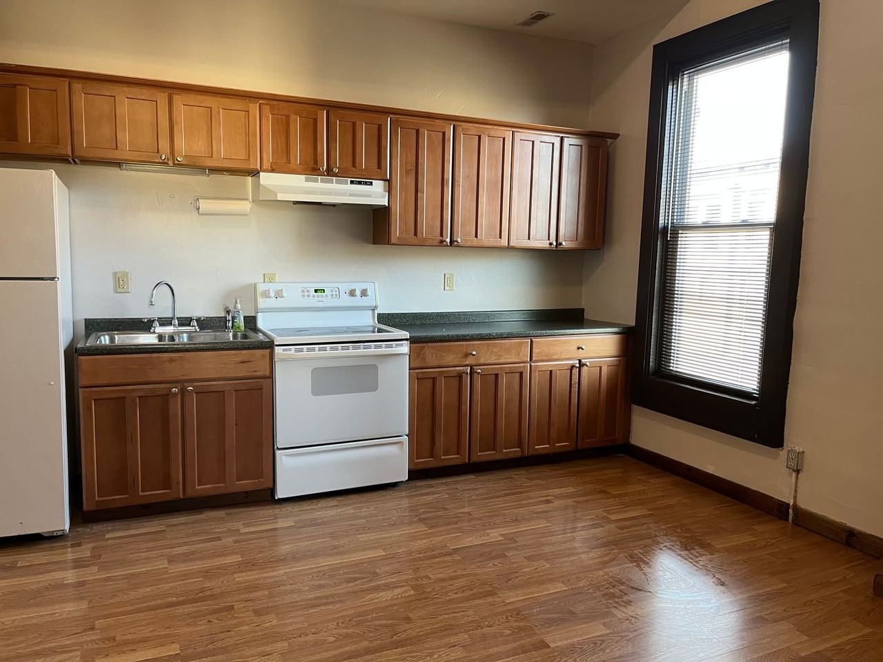 311 W Brown St - Photo 2 of 12