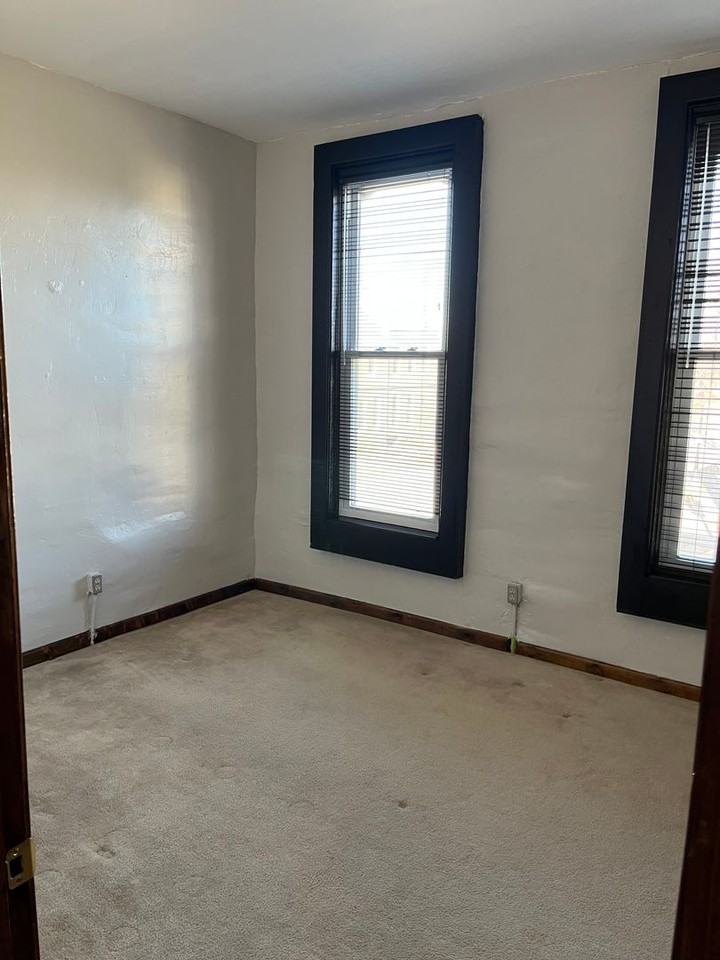 311 W Brown St - Photo 6 of 12