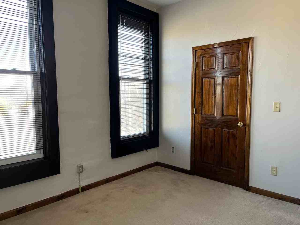 311 W Brown St - Photo 7 of 12