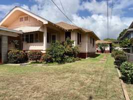 featured image of 3944 Maunaloa Ave