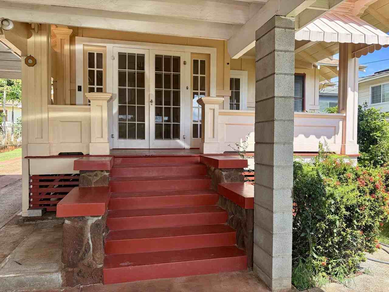 3944 Maunaloa Ave - Photo 2 of 24
