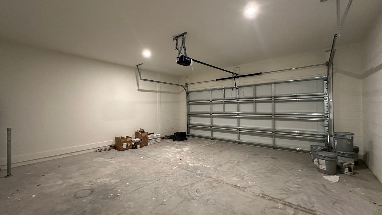 302 Ne Triplet Dr - Photo 5 of 36