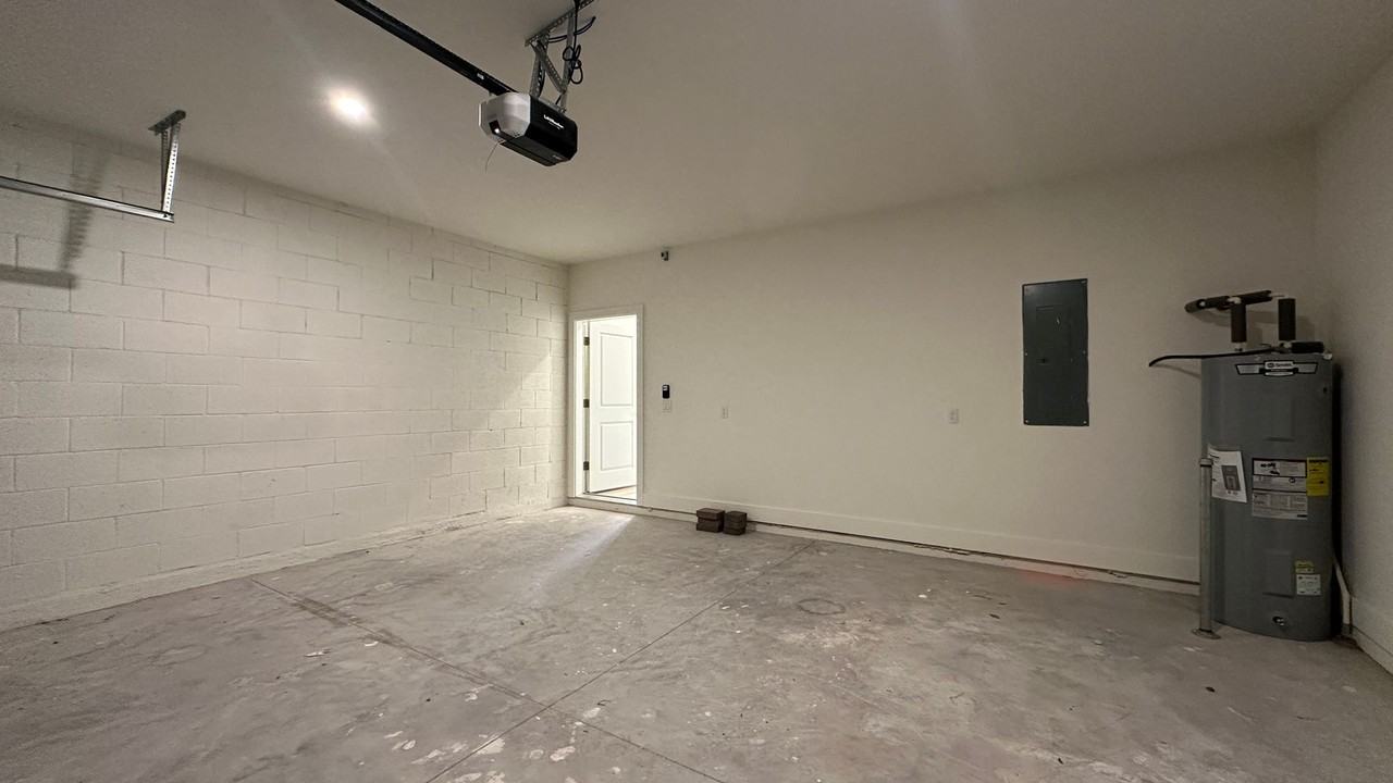 302 Ne Triplet Dr - Photo 6 of 36