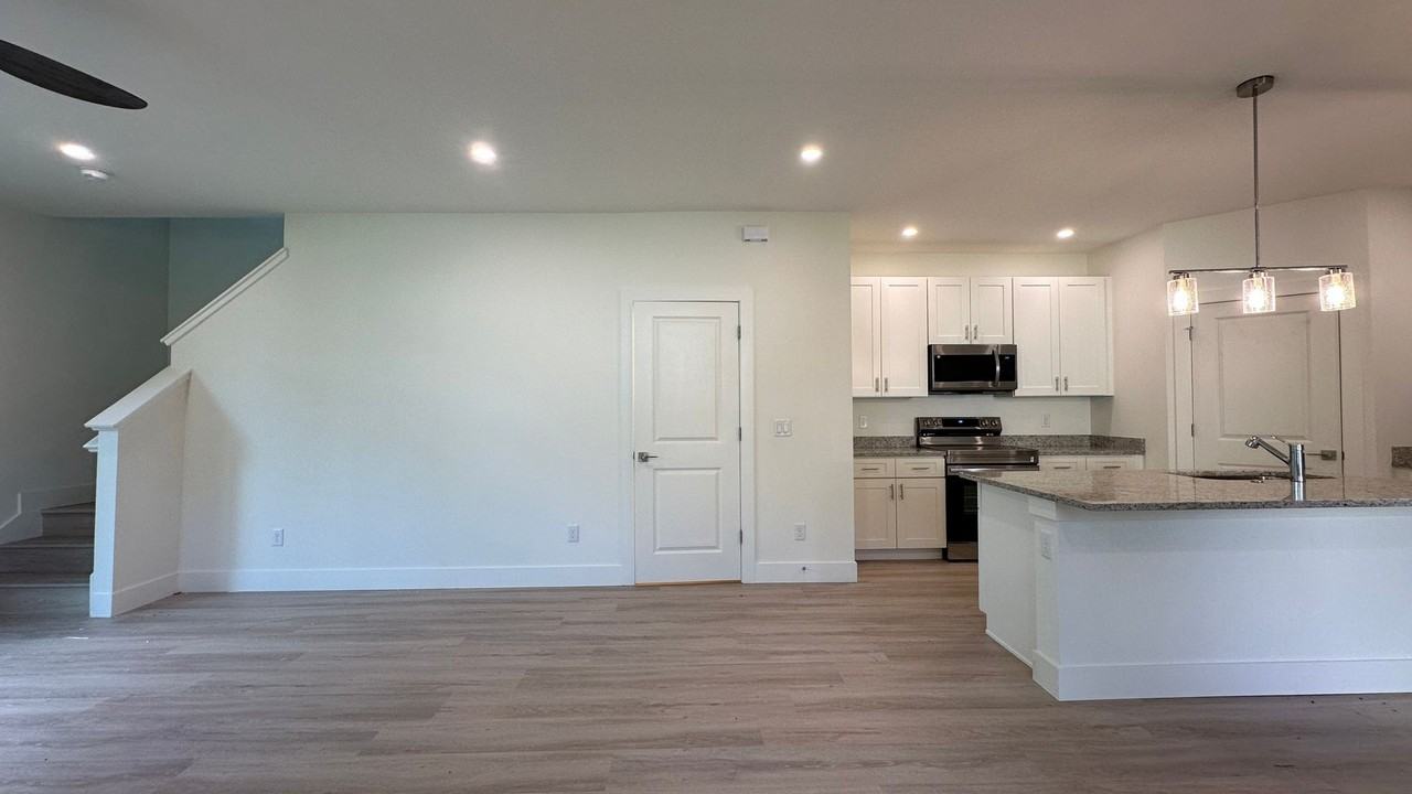302 Ne Triplet Dr - Photo 7 of 36