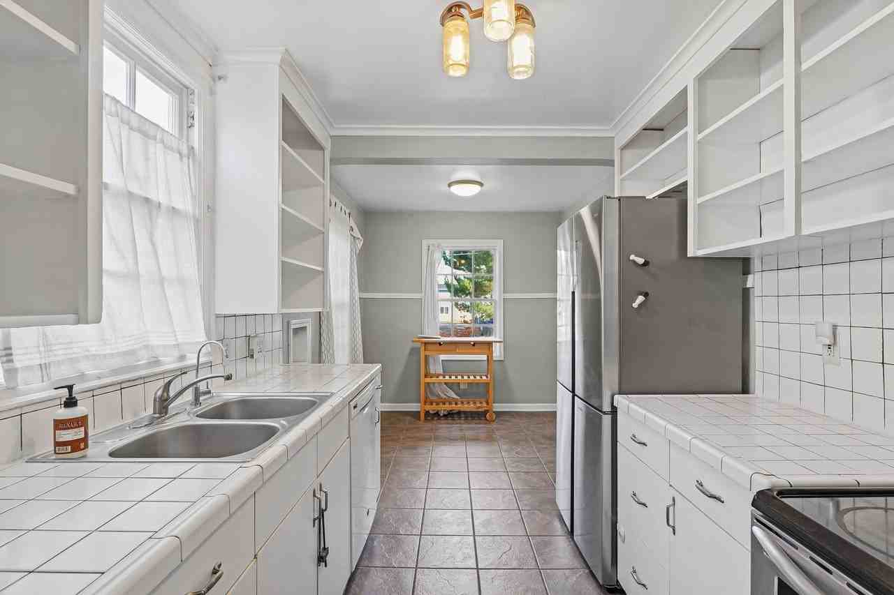 8213 N Peninsular Ave - Photo 2 of 20