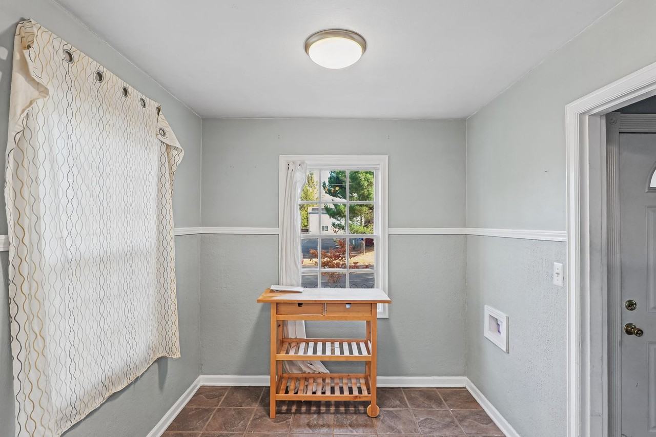 8213 N Peninsular Ave - Photo 3 of 20