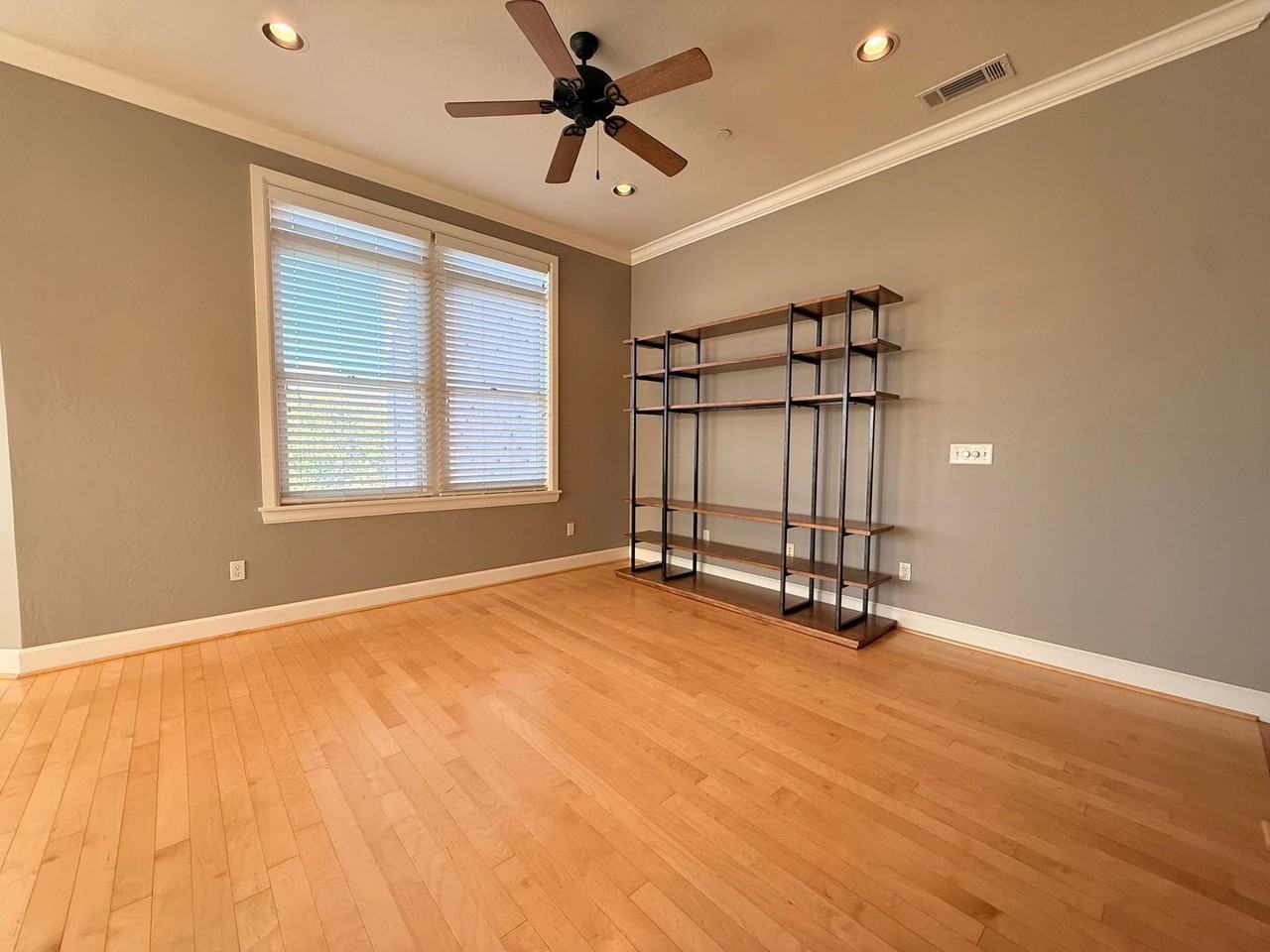 200 Russell M Perry Ave - Photo 5 of 19