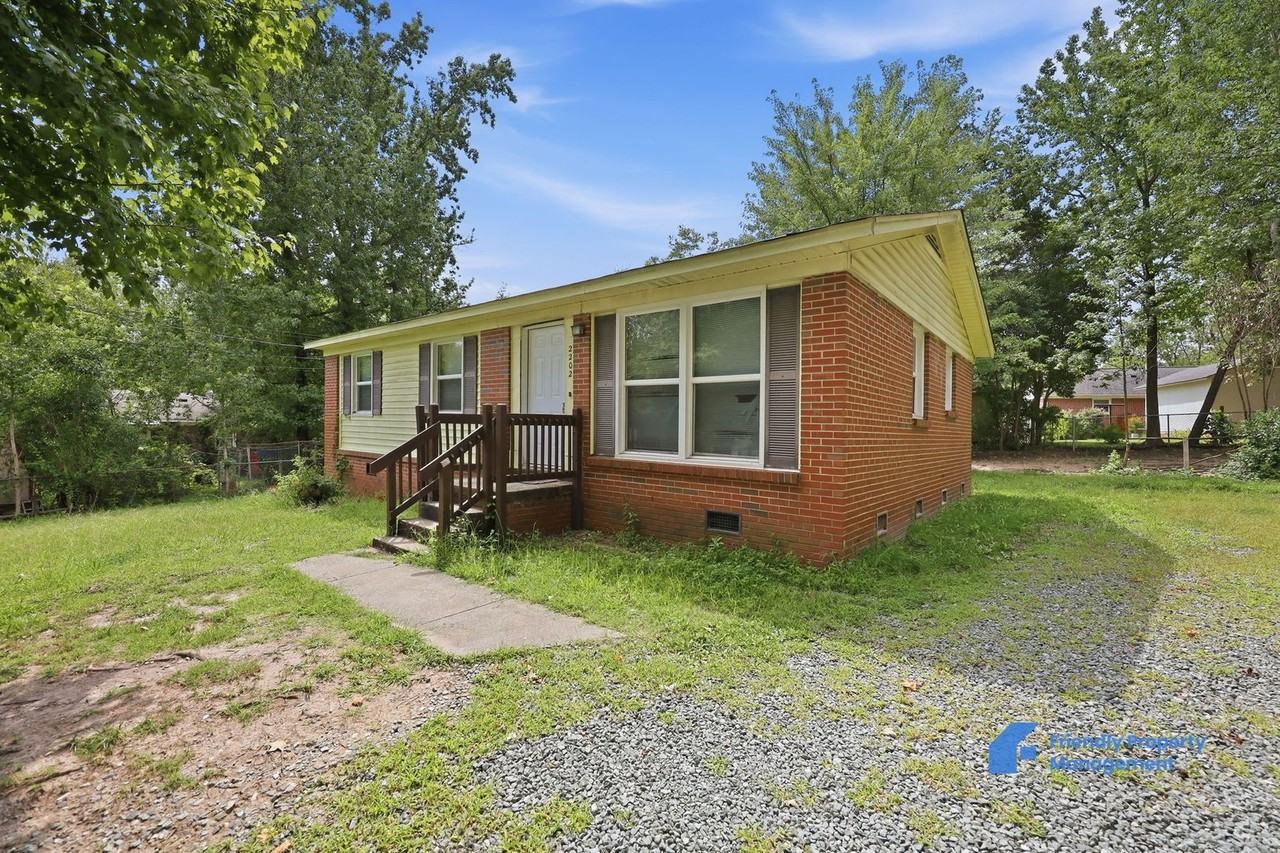 2202 Jolson Ct - Photo 3 of 26