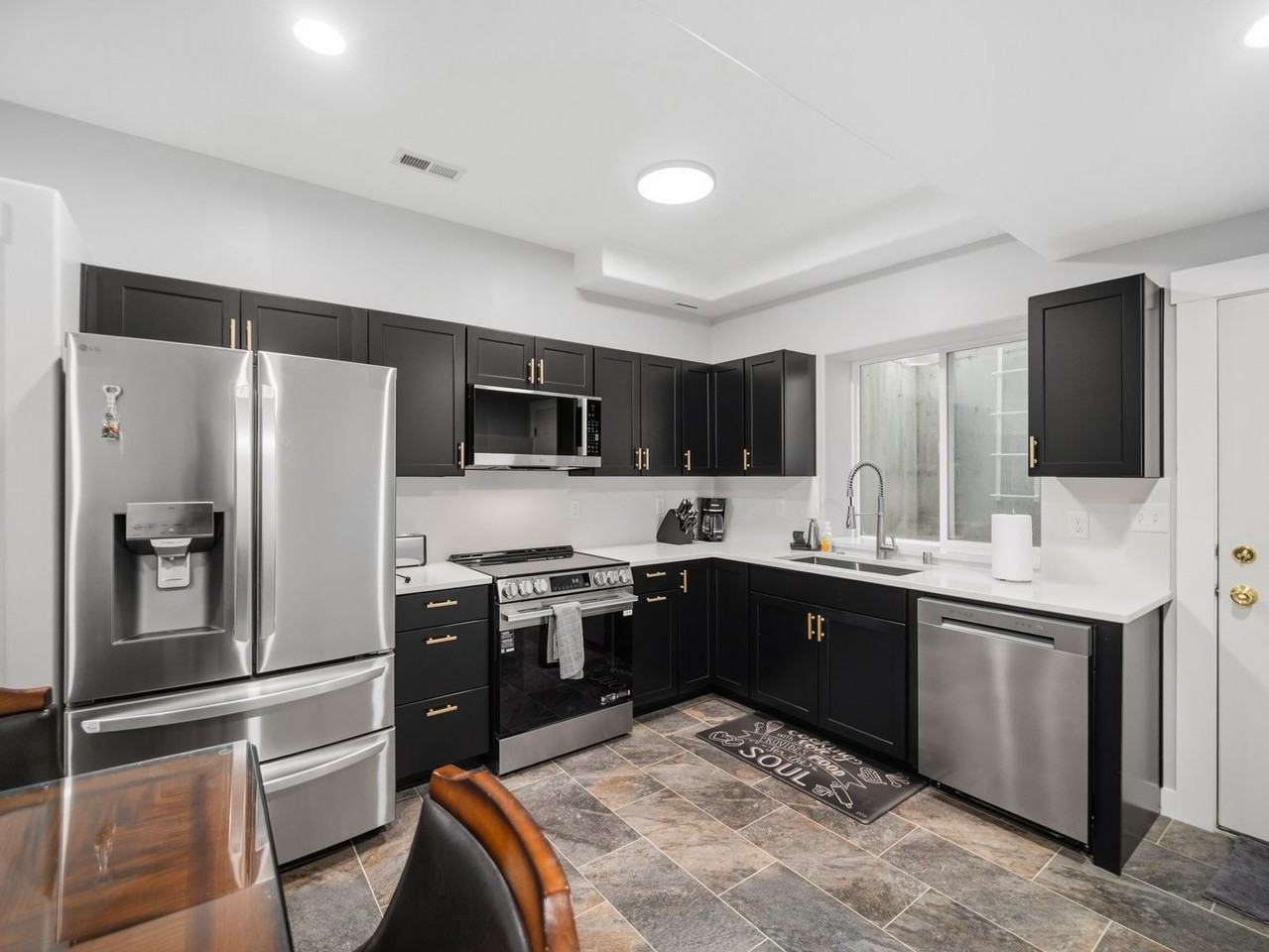 9009 N Kensington Dr Bsmt - Photo 3 of 38