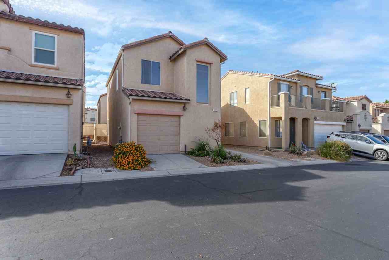 6267 Castle Kennedy St - Photo 2 of 34