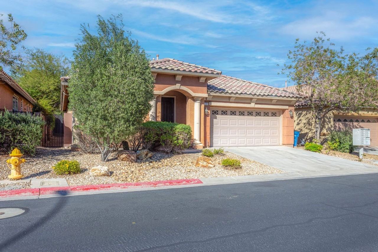 9122 Sendero Ave - Photo 2 of 44