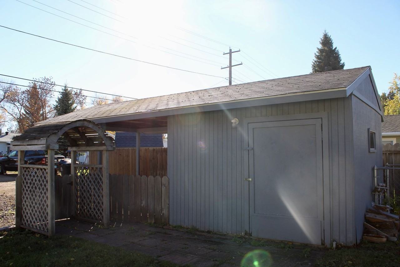 1207 S 19th St - Photo 3 of 22