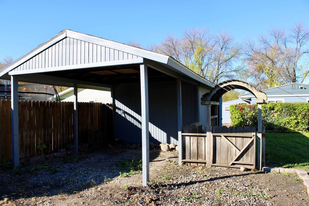 1207 S 19th St - Photo 5 of 22