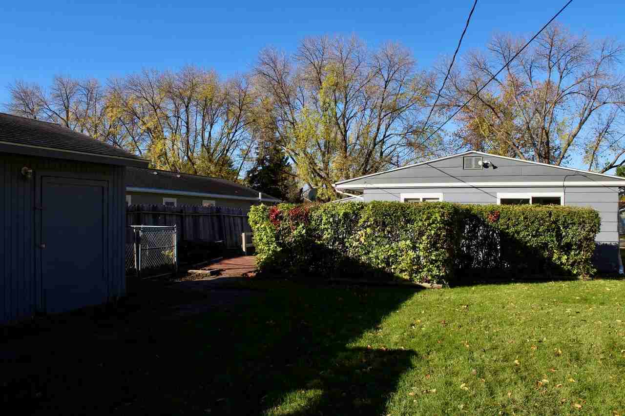1207 S 19th St - Photo 6 of 22