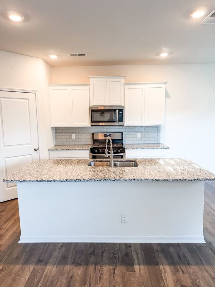 130 Harbour Pointe Ln - Photo 4 of 27