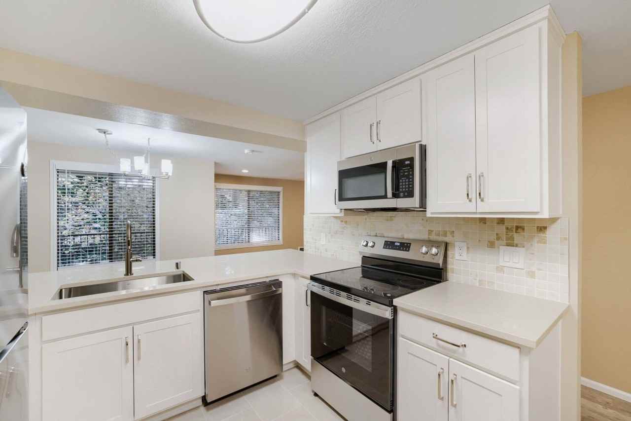 12727 Ne 116th Ln #F1 - Photo 4 of 17