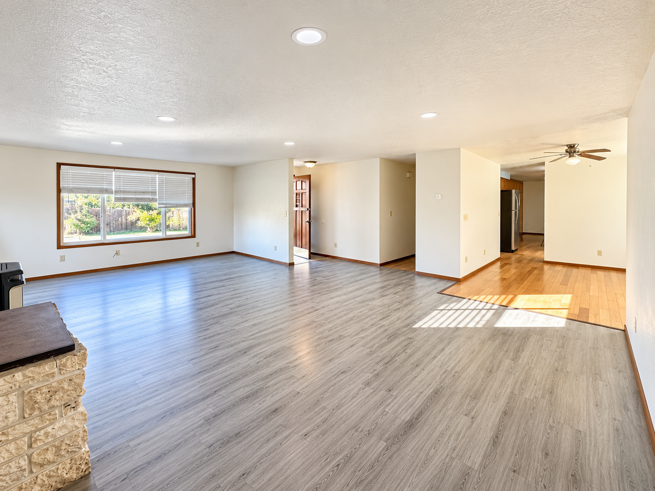 2136 Main St #A - Photo 3 of 15