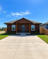 featured image of 2002 Sw N H Jones Ave
