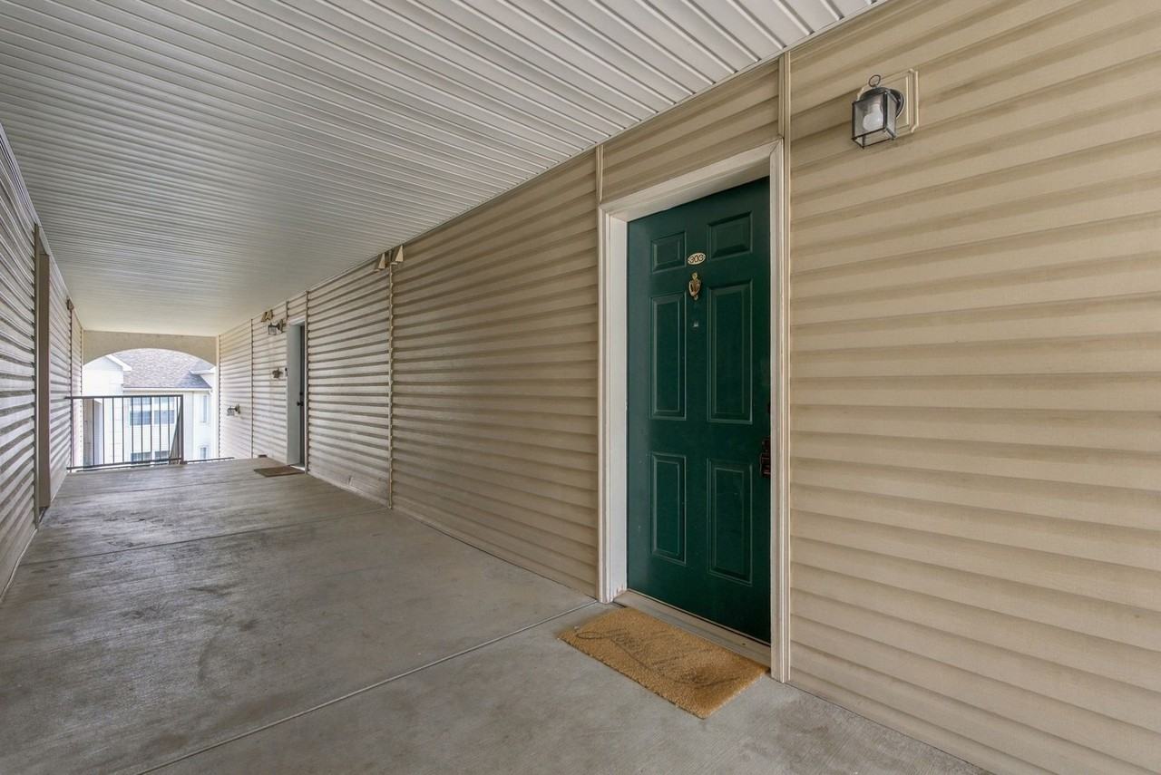 12233 W Cross Dr - Photo 3 of 31