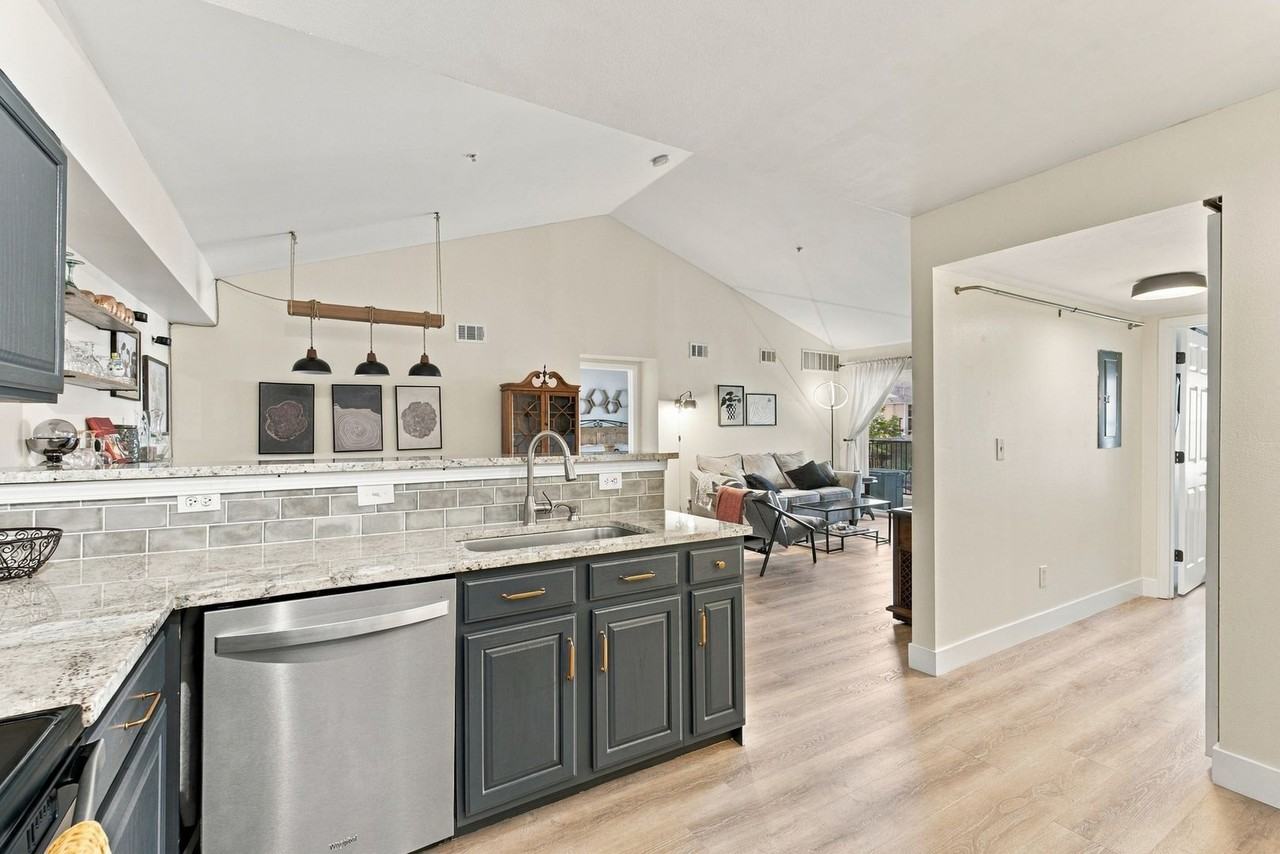 12233 W Cross Dr - Photo 7 of 31