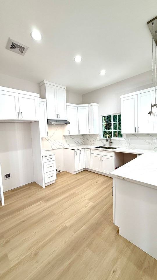 16415 Rosewood St - Photo 2 of 9