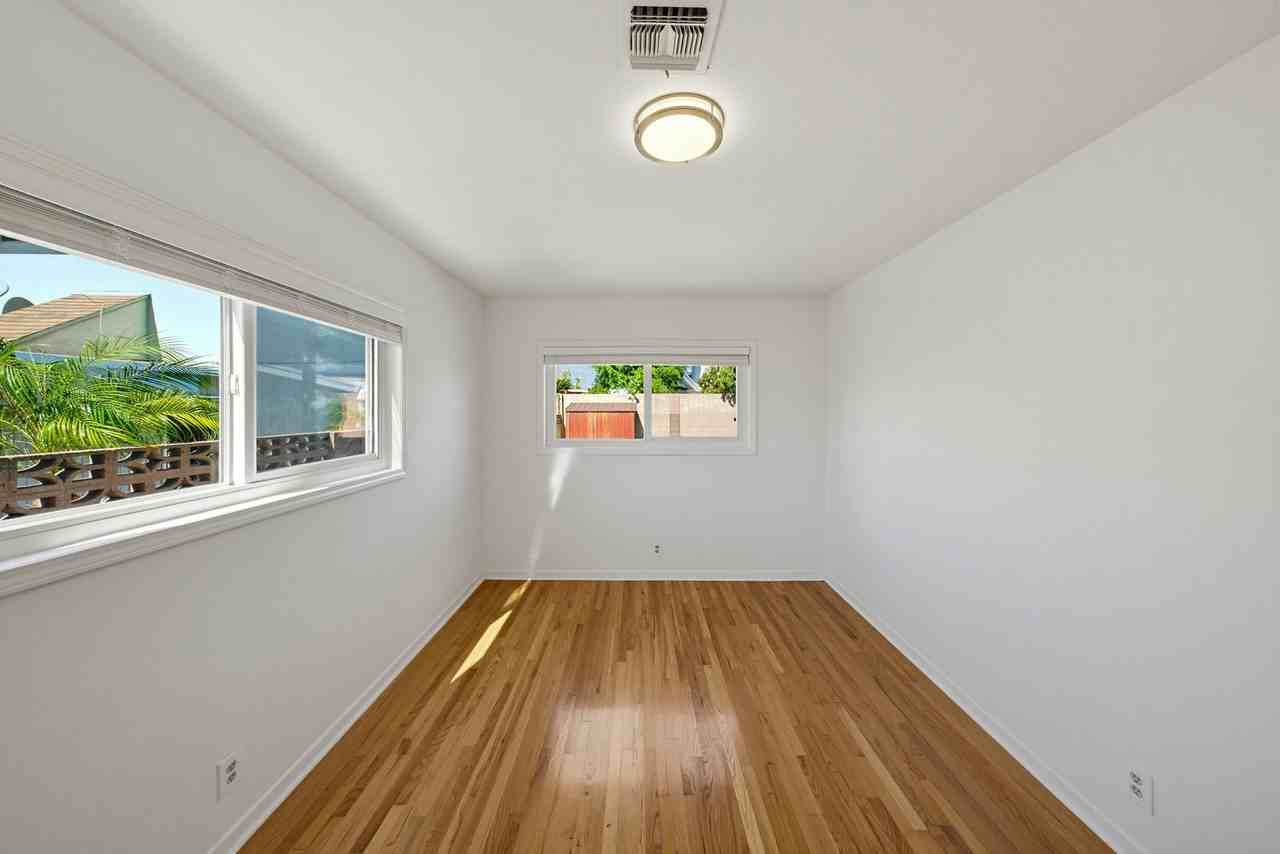 5564 Princeton St - Photo 5 of 31
