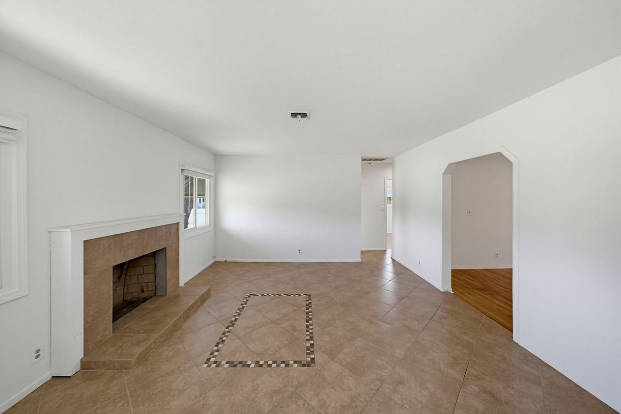 5564 Princeton St - Photo 6 of 31