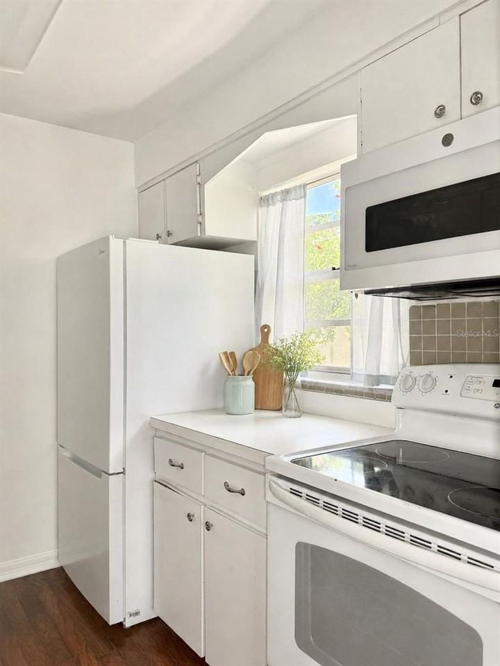 350 79th Ave N #102 - Photo 6 of 33